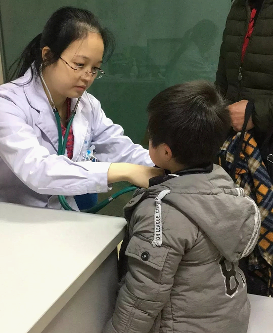 为宝宝好请非就诊患者在诊断室外等候