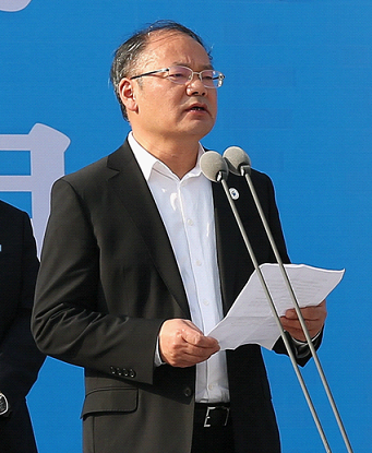 一季度重大项目集中开工仪式上,市四医院党委书记刘建辉代表医院承诺